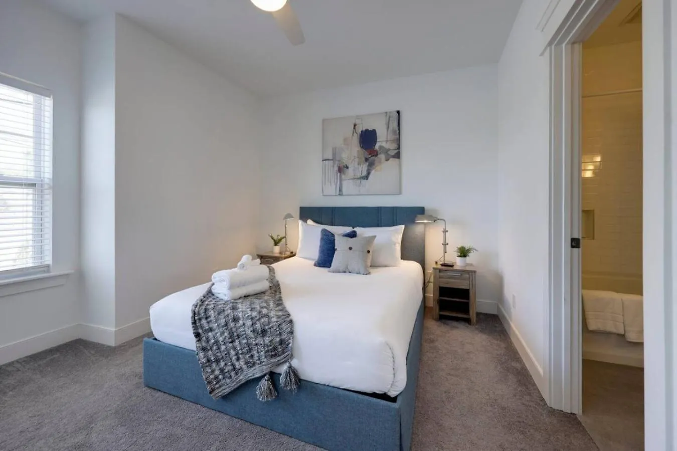 Ten Minutes To Broadway Stunning Townhome Nashville 0*,  Verenigde Staten